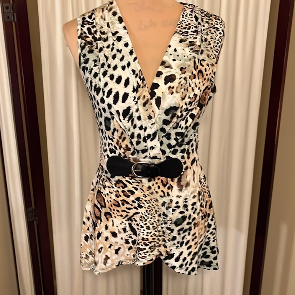 Venus animal print V-neck tunic size medium